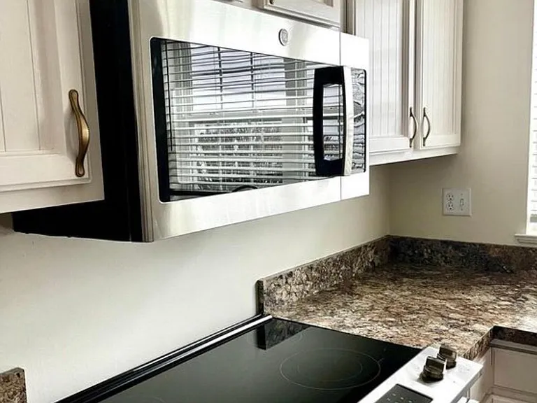 706 Cambridge Ct — Photo 6