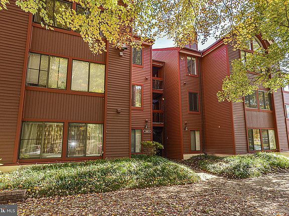 2nd image of 2813 Lee Oaks Ct APT 304