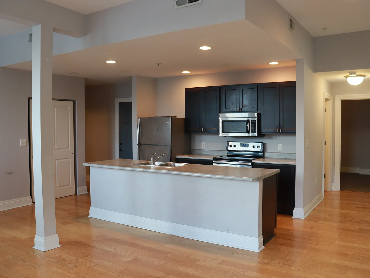 4 bed, 1437 sqft, $3,040 — Photo 3