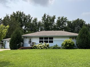 830 Des Moines Dr, Windom, MN 56101