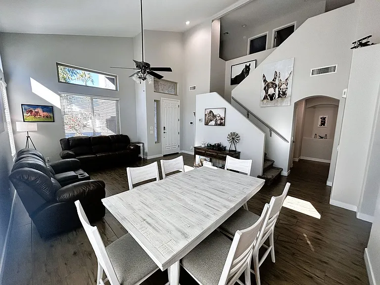 345 N Scott Dr — Photo 3