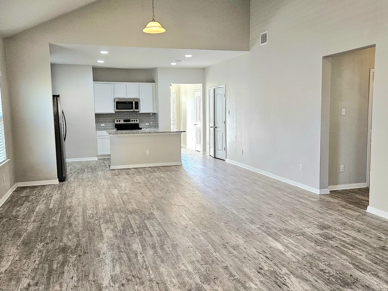 x Donegal Lane 613 -- Kat - 1 — Photo 4