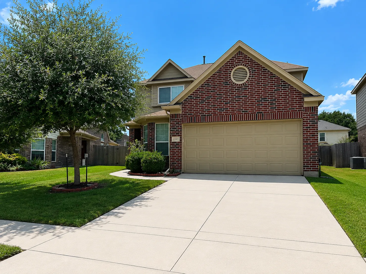 3 bed, 2.5 bath, 1956 sqft, $2,200 — Photo 2