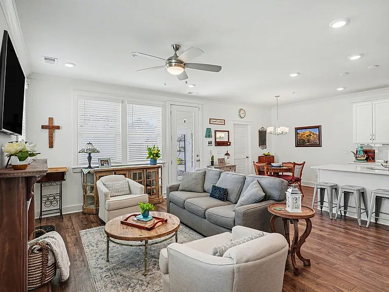 217 Southmen Ln — Photo 4