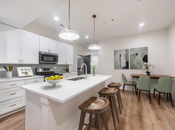 821 W Montrose