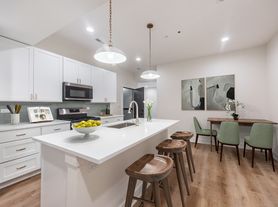 821 W Montrose