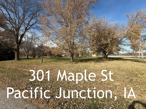 301 Maple St, Pacific Junction, IA 51561