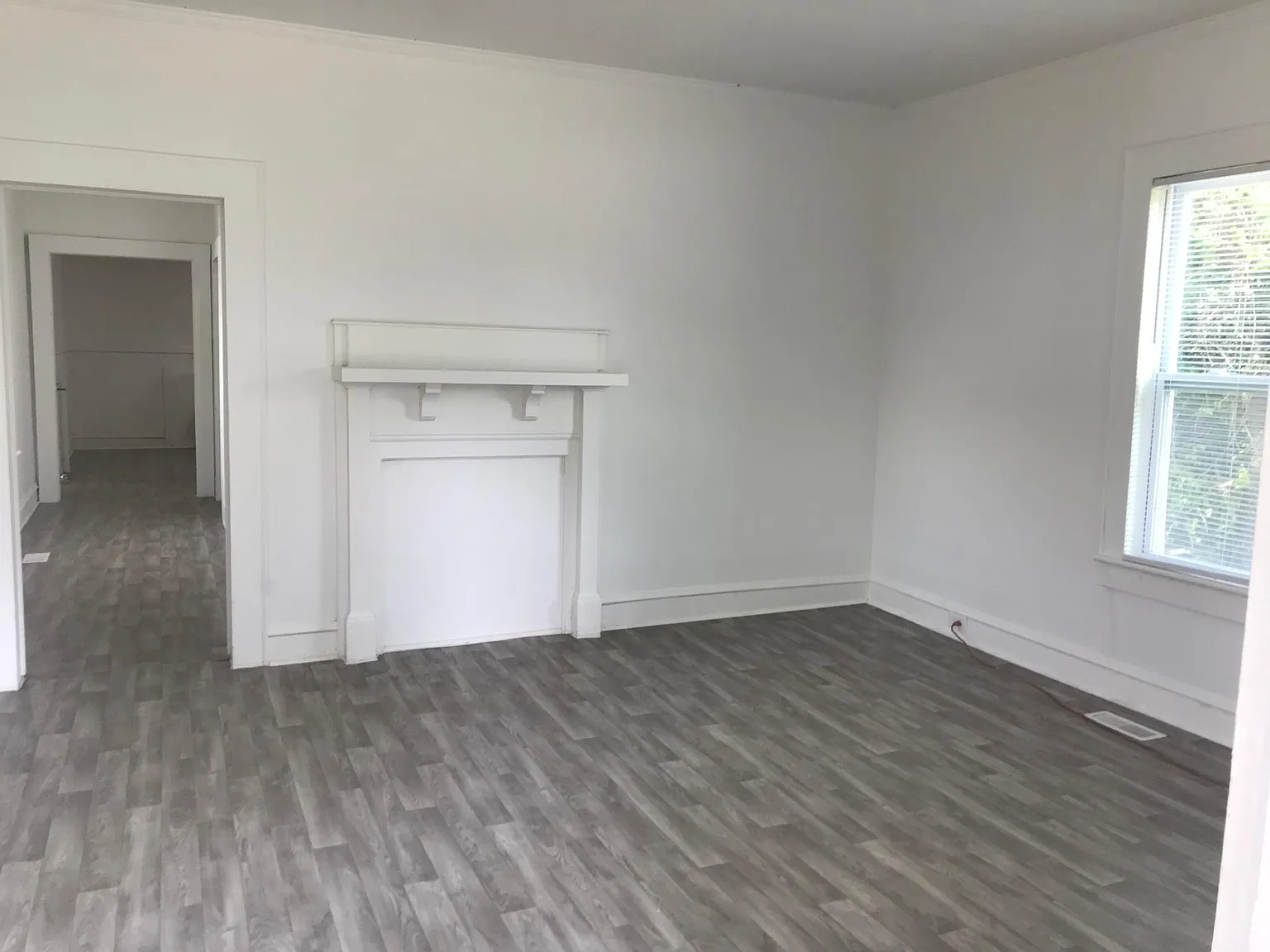 1 bed, 896 sqft, $1,000 — Photo 4