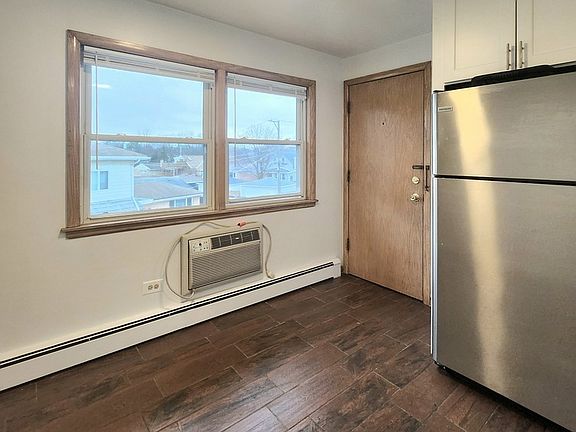 4th image of 5238 N Neenah Ave #3A