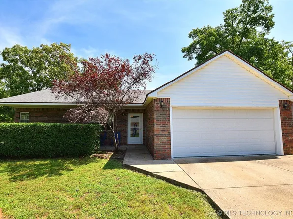 17611 W Stone Chapel Rd, Tahlequah, OK 74464