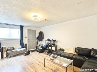 210 Armstrong St #4, Ottawa, ON K1Y2W4