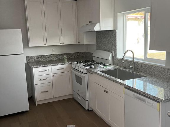 5th image of 7675 Glencrest Dr