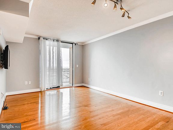 4th image of 414 Water St Unit 2406