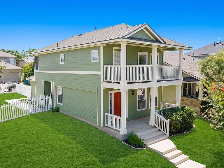 1733 Thompson Trl — Photo 2