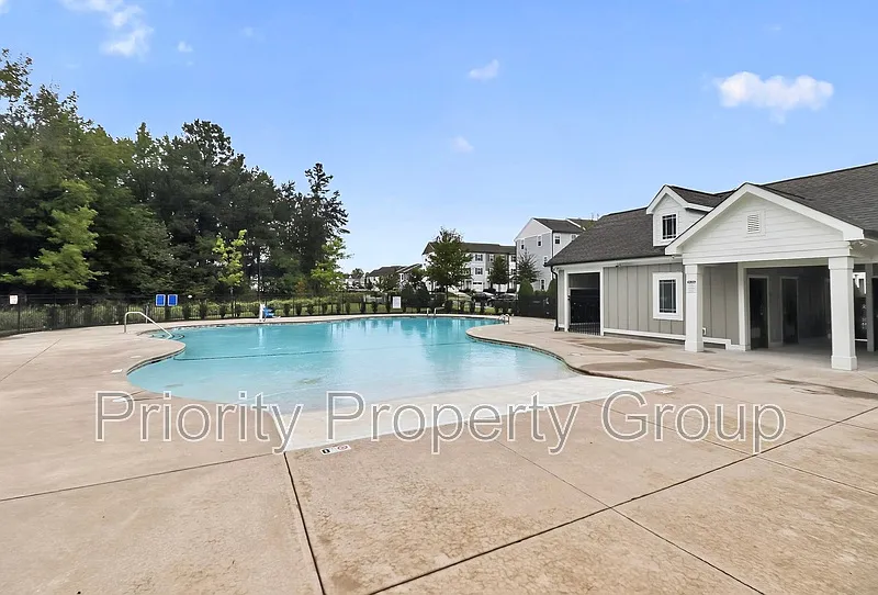 3 bed, 2.5 bath, 1392 sqft, $1,900 — Photo 2