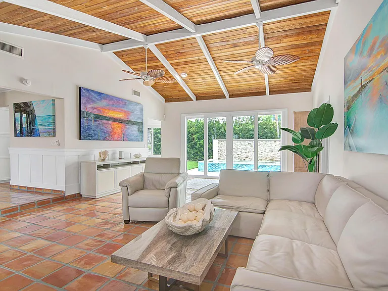 19 Pinehill Trl E — Photo 8
