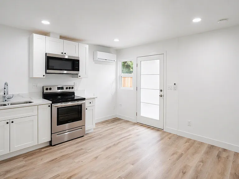 1135 E Alexander Ave — Photo 4