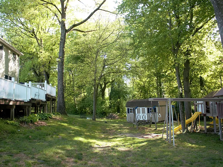 98 Thorndale Cir — Photo 48