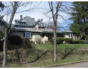 300 E Pearl St photo 1