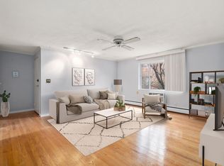 60 Bryon Rd APT 3, Chestnut Hill, MA 02467