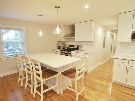 5th image of 238 Saratoga St Unit 3