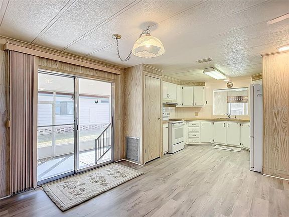 4th image of 807 Swallow Ln