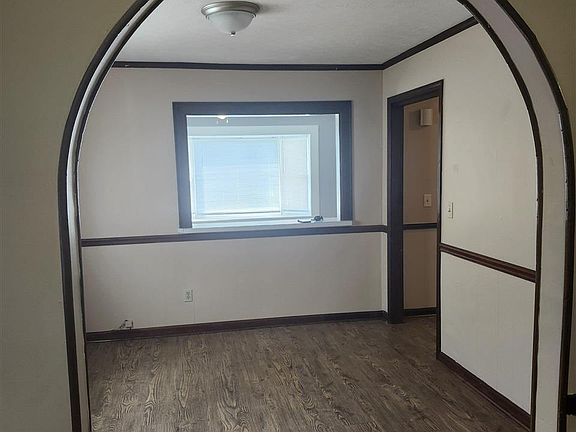 5th image of 122 Milton Ave