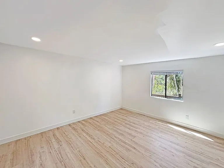 3091 Boundary St — Photo 6