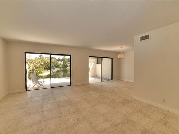 2nd image of 3011 Lakewood Ln