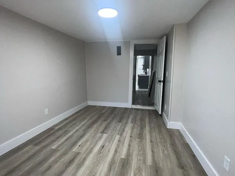 134 Old Rose St — Photo 10