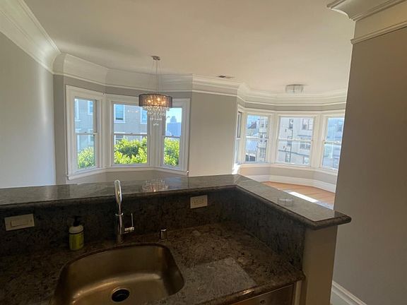 5th image of 1705 Jones St