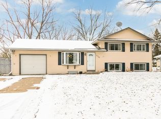 276 Walnut Ln, Apple Valley, MN 55124