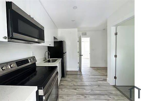 5th image of 885 SW 29th Ave #2