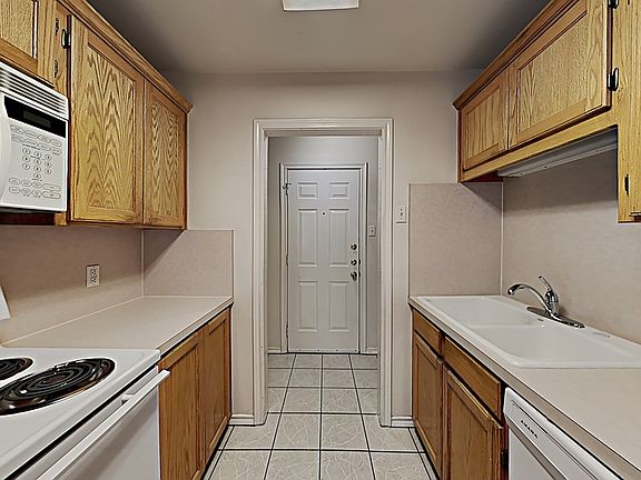 5th image of 944 Austin Ct