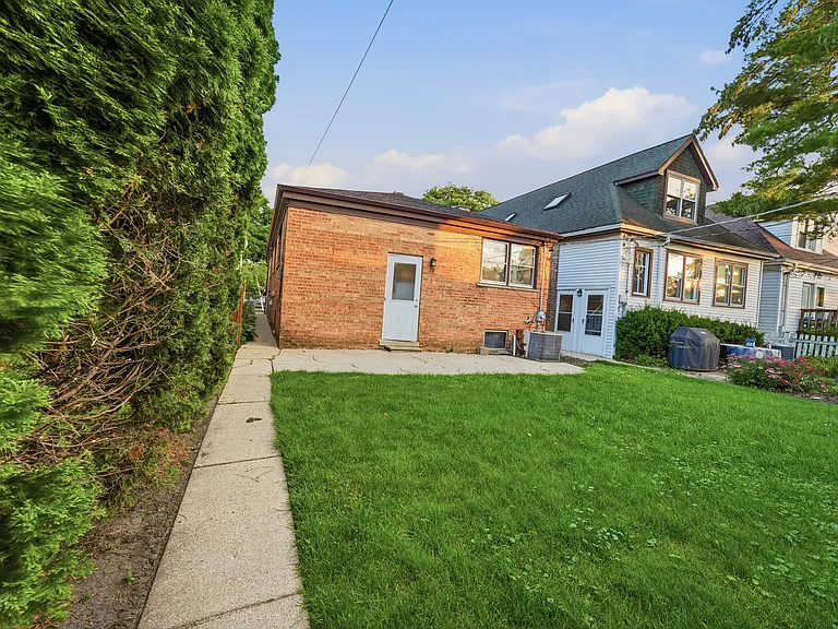 5906 Capulina Ave — Photo 29