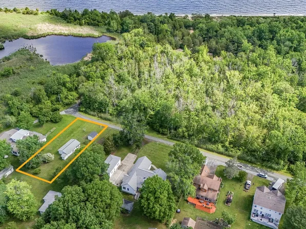 10953 Poplar Dr, Lusby, MD 20657