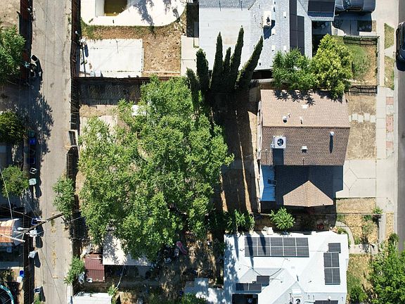 4th image of 272 Hoover St