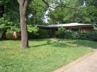 1338 S Pickwick Ave, Springfield, MO 65804