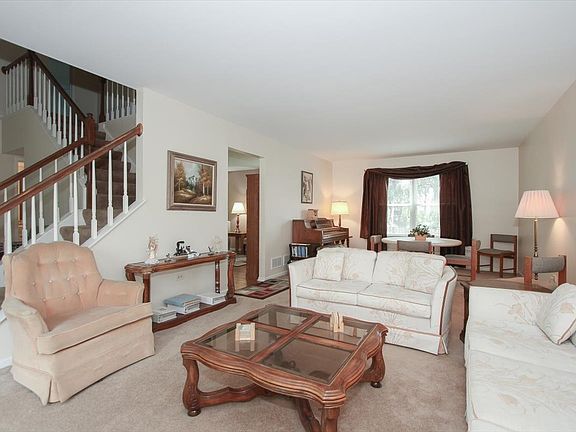 3rd image of 886 Farm Glen Ln