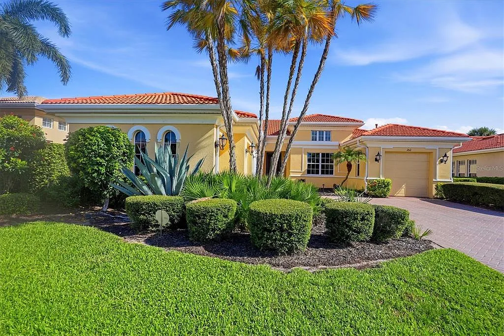 3 bed, 2.5 bath, 2206 sqft, $3,950 — Photo 1
