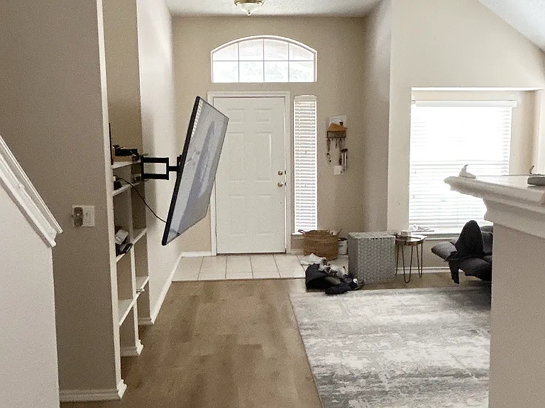 2809 Hawthorne Ln — Photo 3