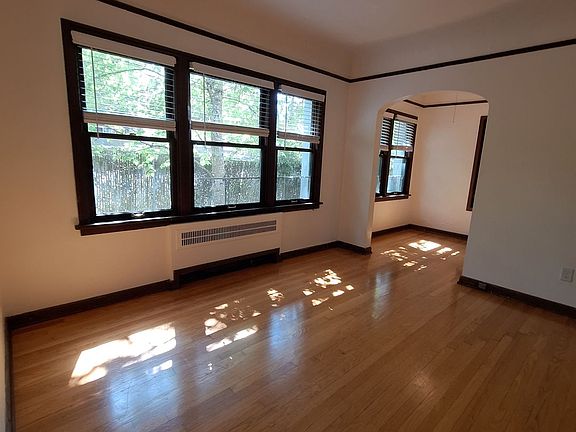 5th image of 911 SE 60th Ave APT 207