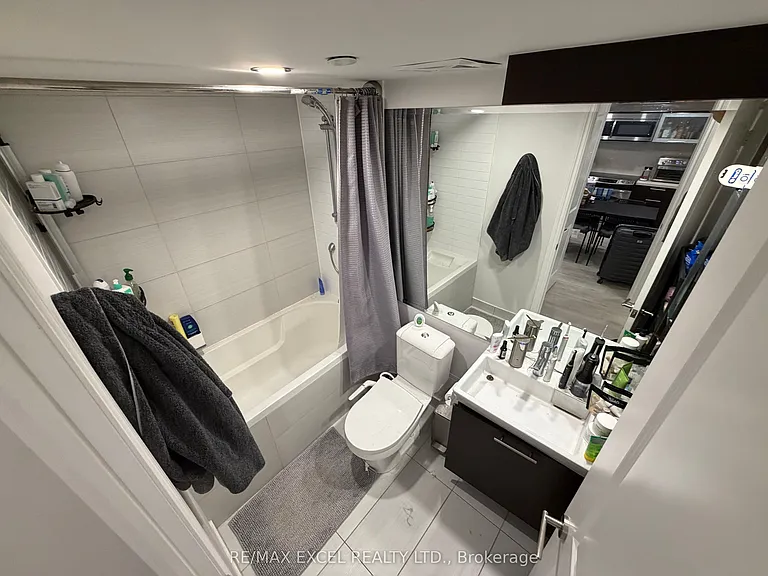 386 Yonge St #503 — Photo 24