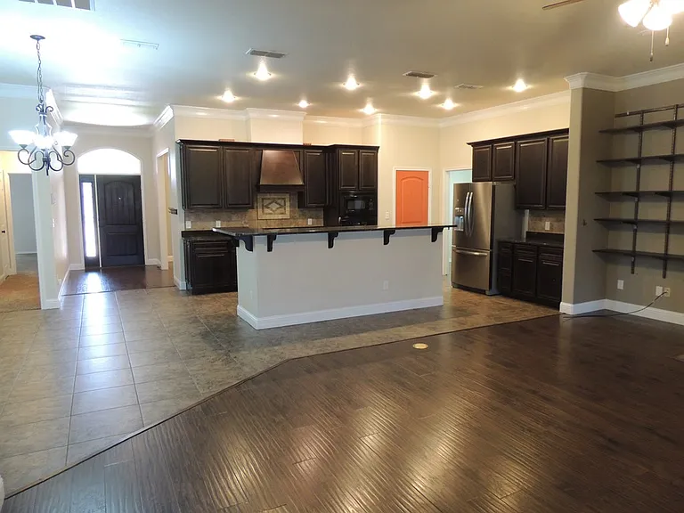 5706 Champions Dr — Photo 10