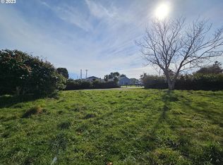 218 Del Norte Ln, Brookings, OR 97415