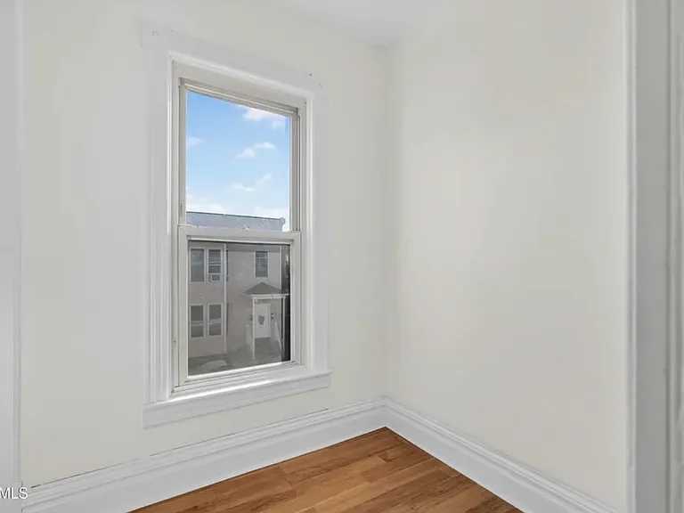 1525 6th Ave #2 — Photo 9