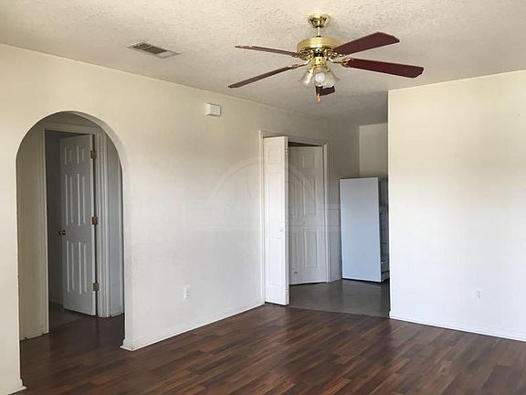 3rd image of 1407 Dugger Cir APT A