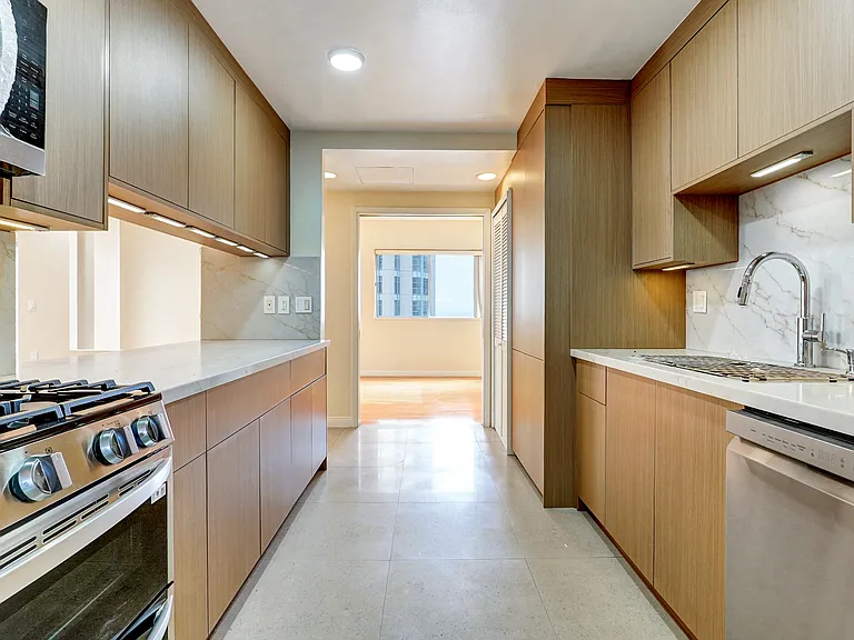 10787 Wilshire Blvd #802 — Photo 10