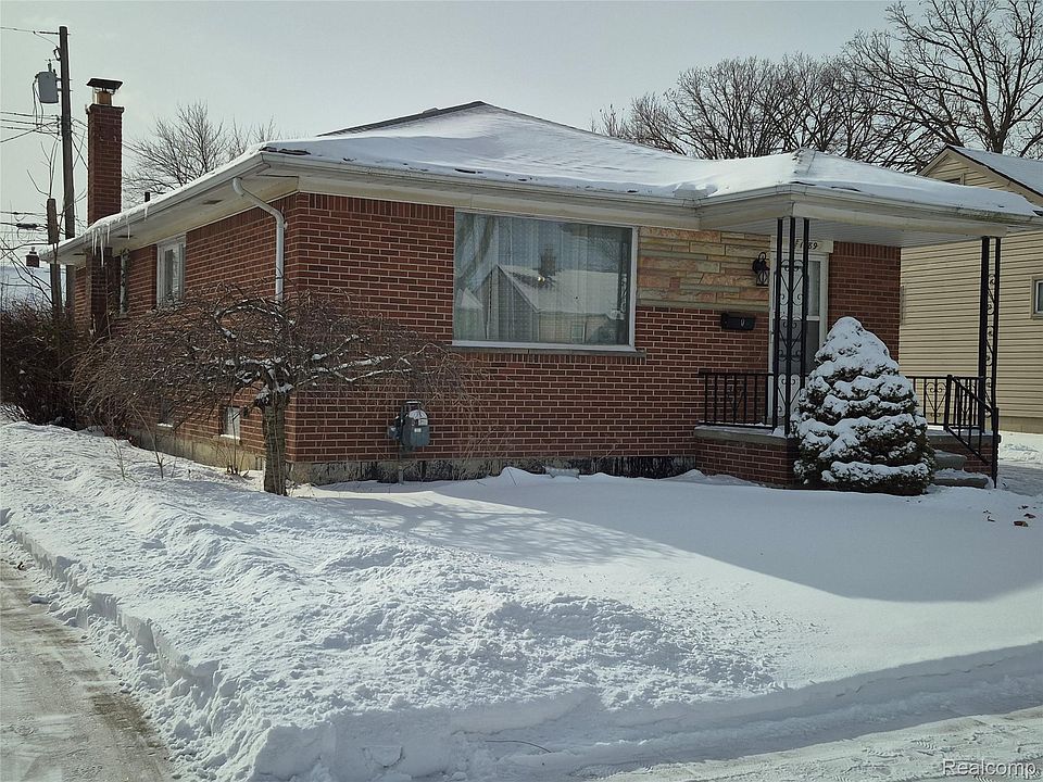1st image of 1689 Gregory Ave