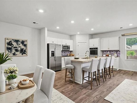 4th image of 1217 Hibiscus Way